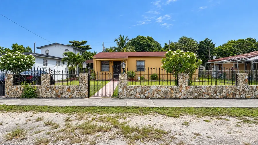 751 E 35th St, Hialeah, FL 33013 - #2