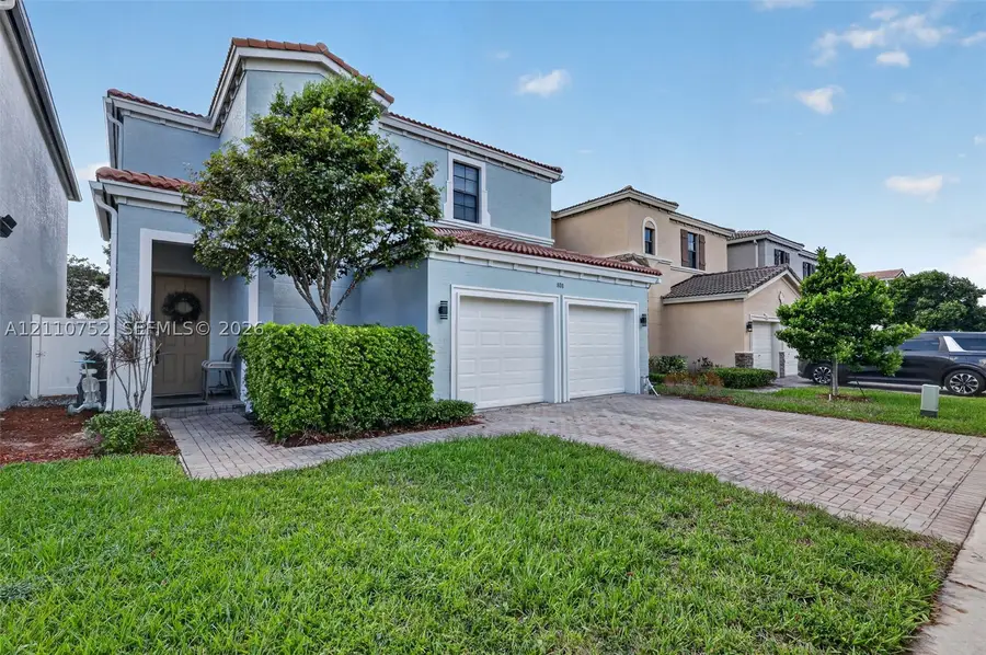 808 NE 191st St, Miami, FL 33179 - #2