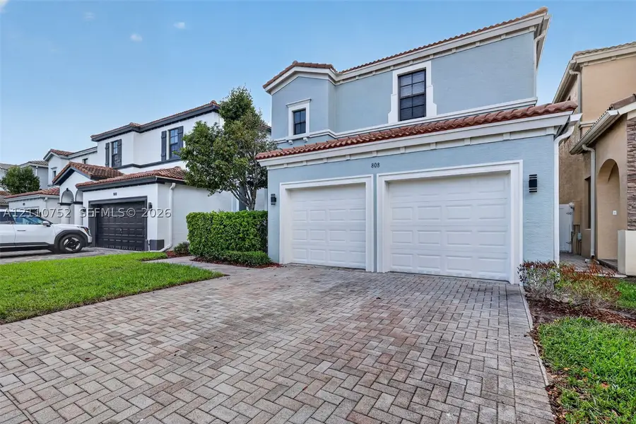 808 NE 191st St, Miami, FL 33179 - #3