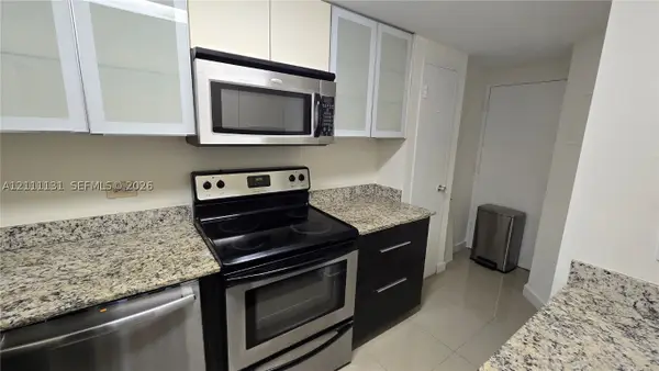 999 Brickell Bay Dr #2006, Miami, FL 33131