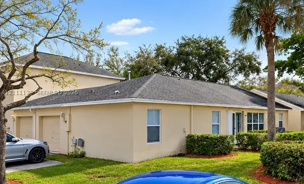 10890 Palm Ridge Ln, Tamarac, FL 33321