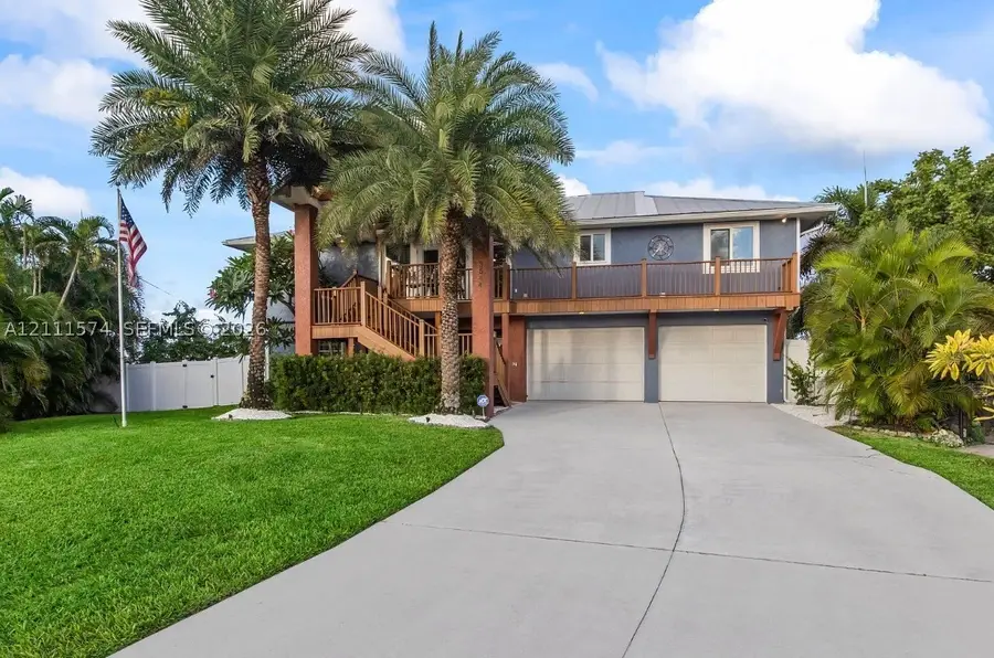 3544 Ruby Ave, Saint James City, FL 33956 - #3