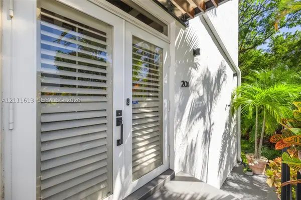 201 E Enid Dr #31, Key Biscayne, FL 33149