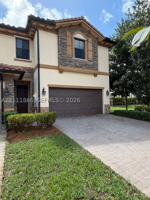 12350 S Village Cir, Davie, FL 33325