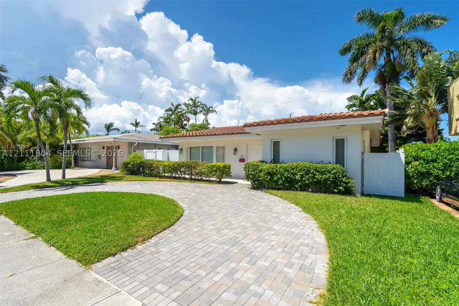 821 Harrison St, Hollywood, FL 33019 - #2