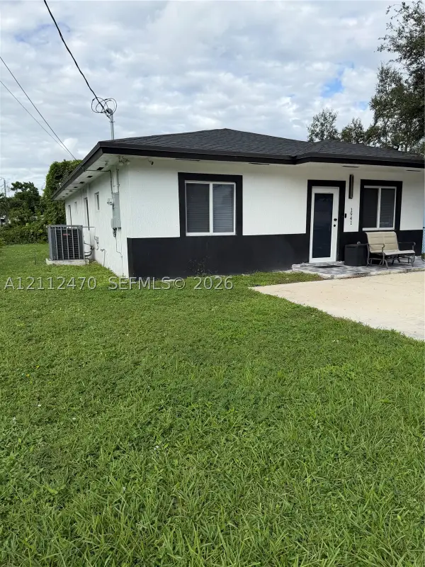 1941 NW 151st St, Miami Gardens, FL 33054