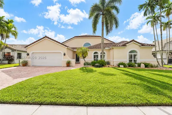 9012 Southern Orchard Rd N, Davie, FL 33328