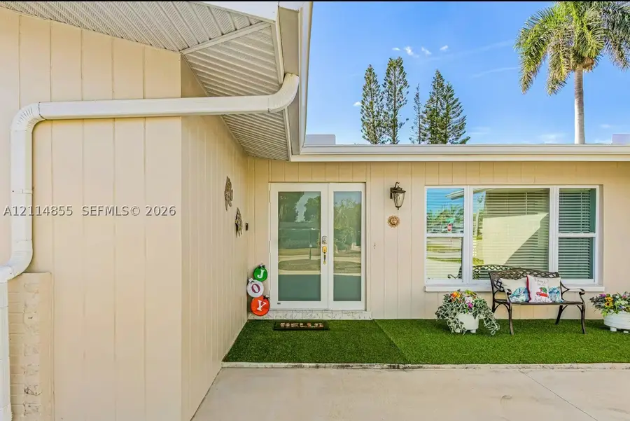 802 Montclair Ct, Cape Coral, FL 33904 - #3