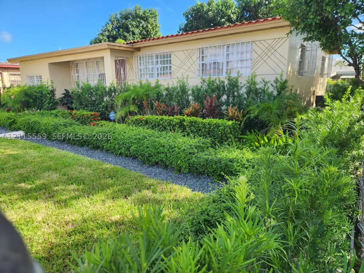 964 SE 3rd Pl, Hialeah, FL 33010 - #1
