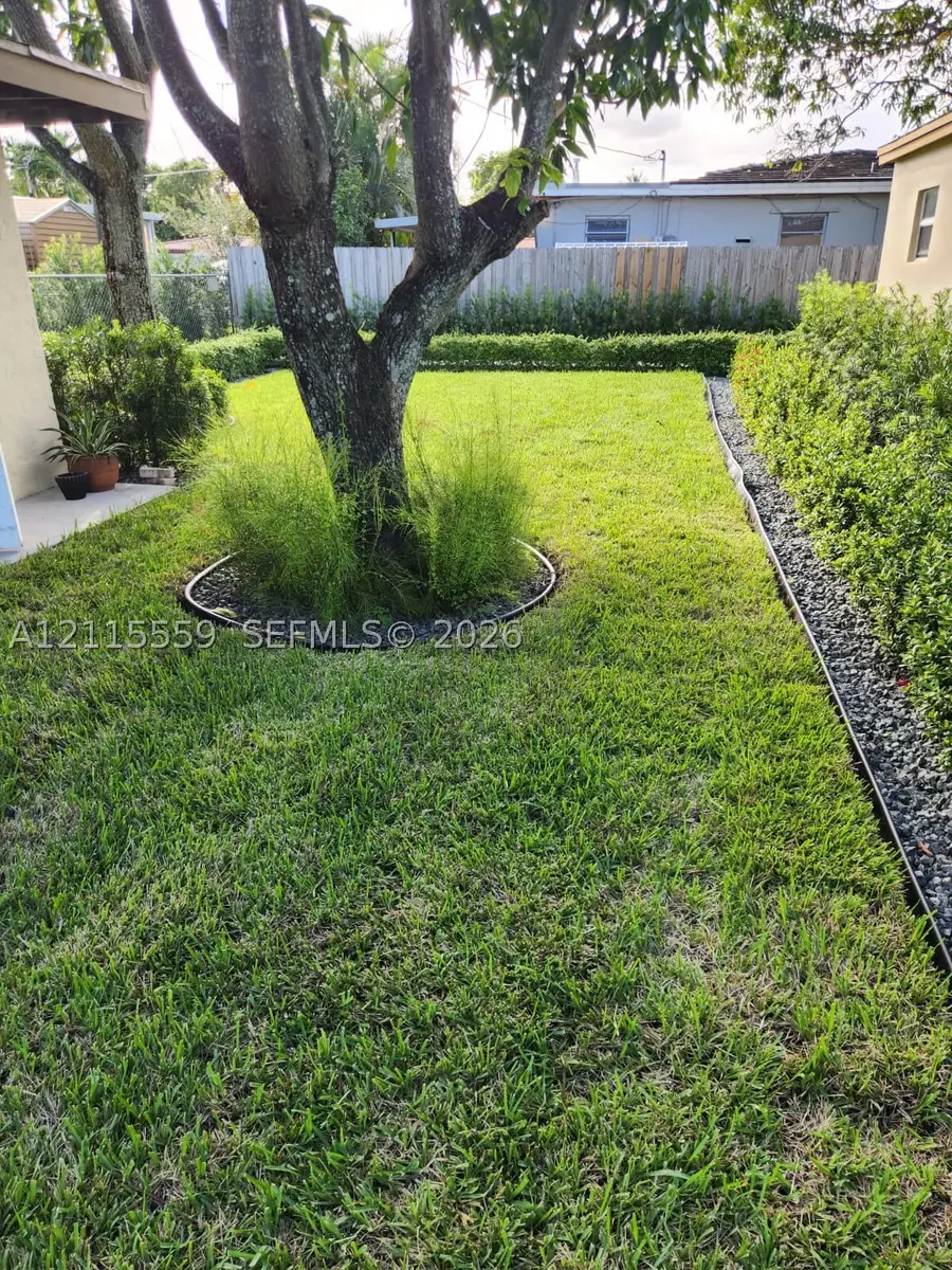 964 SE 3rd Pl, Hialeah, FL 33010 - #2