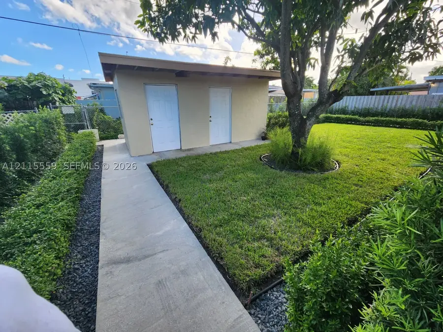 964 SE 3rd Pl, Hialeah, FL 33010 - #3