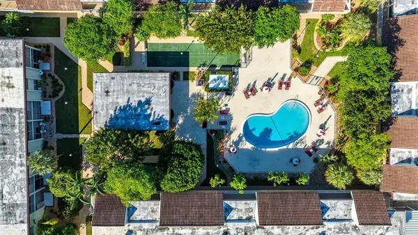 860 SE 6th Avenue #303, Deerfield Beach, FL 33441