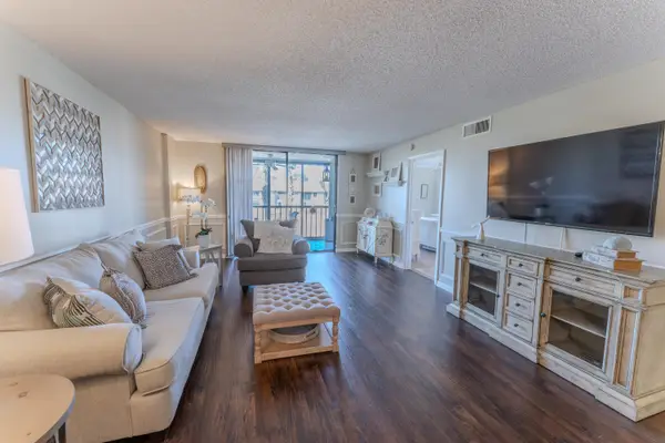 4725 E Lucerne Lakes Blvd Boulevard E #203, Lake Worth, FL 33467