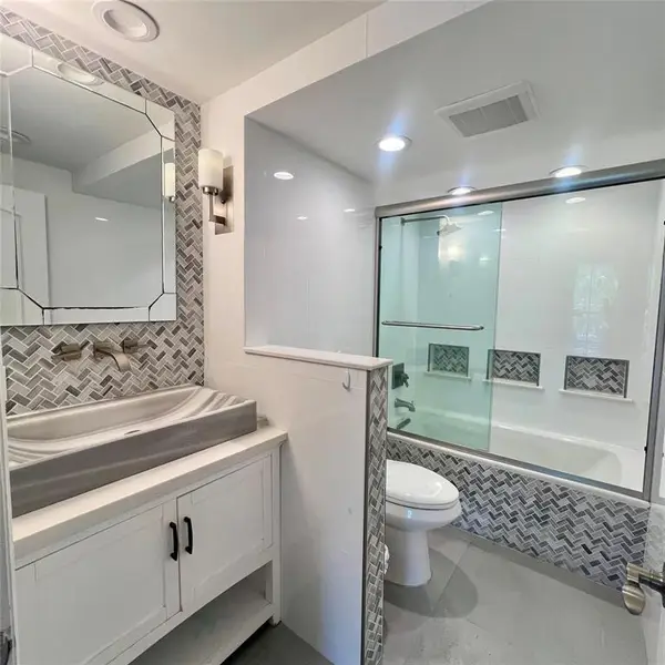 3900 N Hills Drive #208, Hollywood, FL 33021