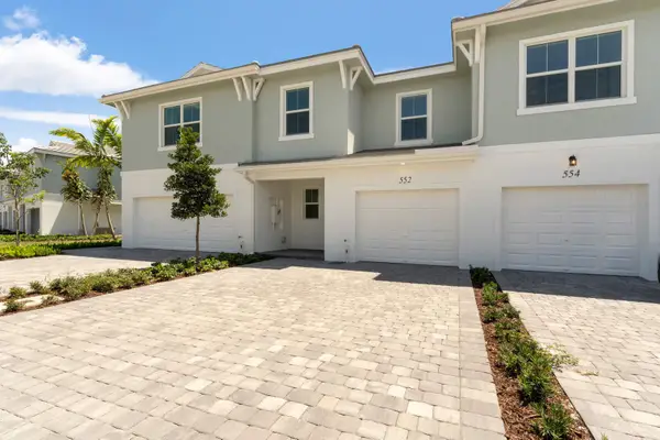 552 Sanderling Circle, Deerfield Beach, FL 33442