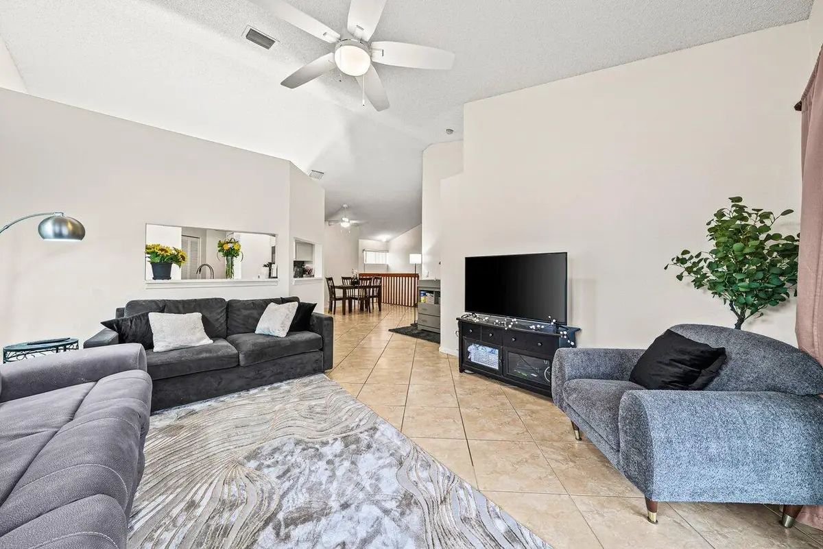 16 Via De Casas Sur #204, Boynton Beach, FL 33426 - #1