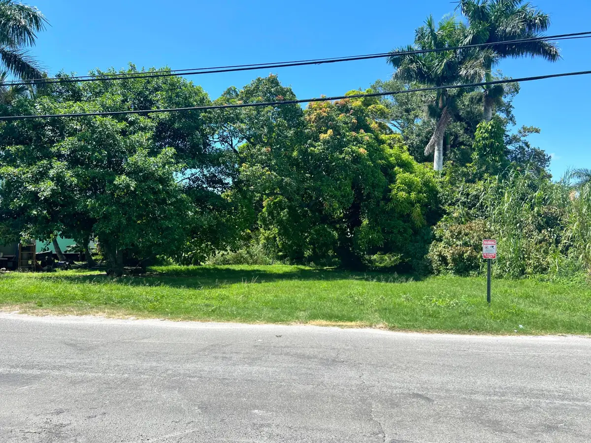 197 W Main Street, Pahokee, FL 33476 - #1
