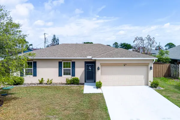 2350 SE Calcutta Circle, Port St Lucie, FL 34952