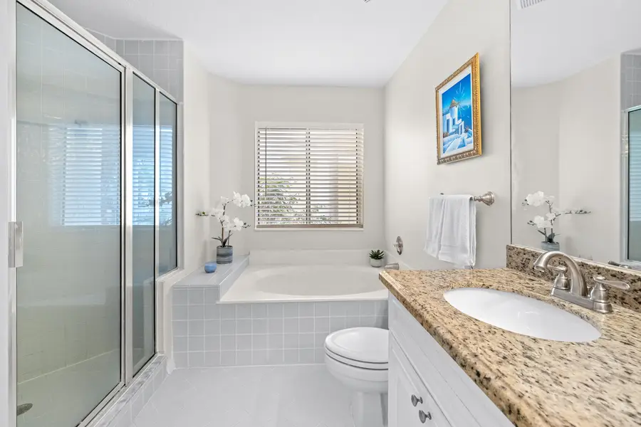 218 W Canterbury Dr W, Palm Beach Gardens, FL 33418 - #3