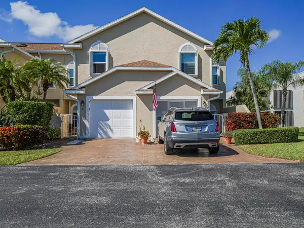 3223 S Lakeview Circle #20-8, Hutchinson Island, FL 34949