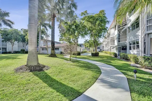 400 SE 10th Street #308, Deerfield Beach, FL 33441