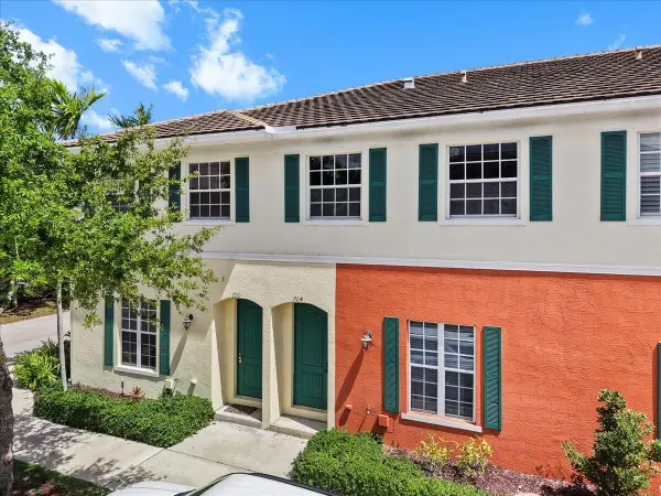 704 SW 2nd Avenue, Pompano Beach, FL 33060