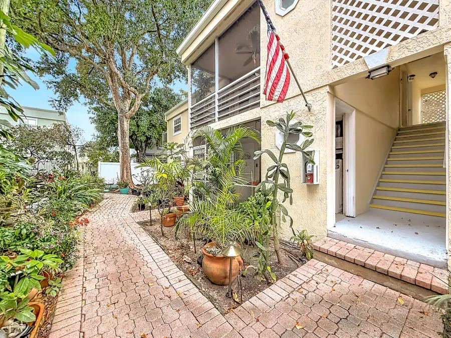 305 SE 11th Avenue, Pompano Beach, FL 33060 - #2