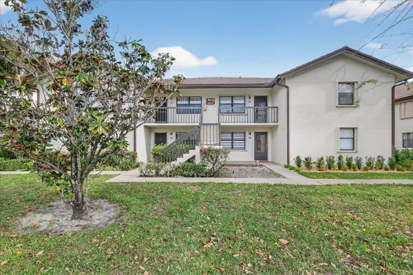 7633 Tahiti Lane #101, Lake Worth, FL 33467