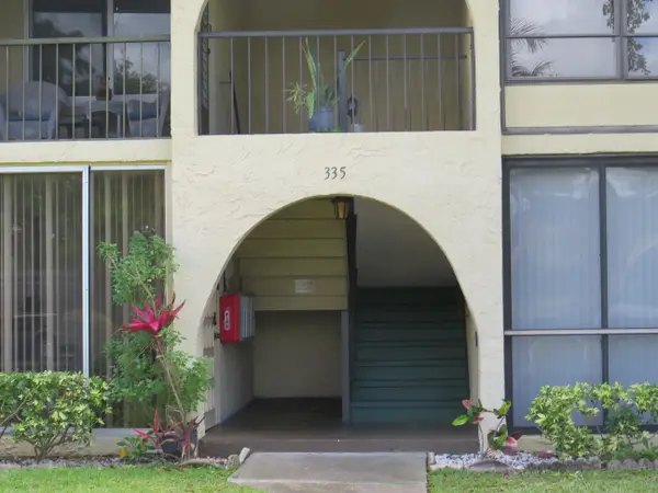 335 Pine Ridge Circle #D-1, ,, FL 33463