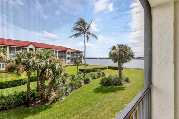 110 Half Moon Circle #D2, Hypoluxo, FL 33462