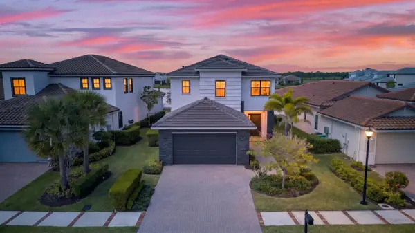537 SE Fascino Circle, Port St Lucie, FL 34984