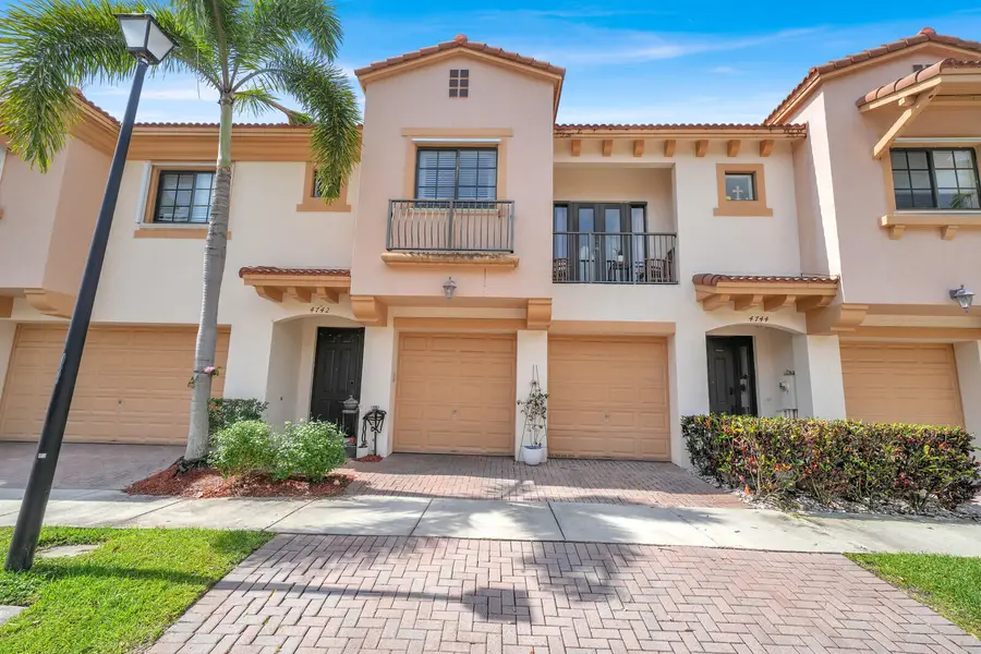 4742 Grand Cypress Circle N, Coconut Creek, FL 33073 - #3