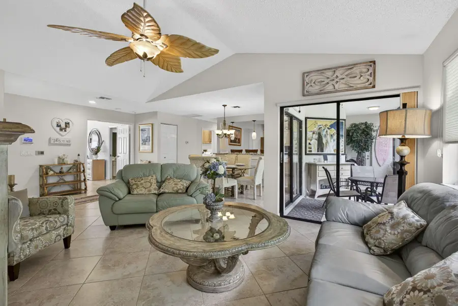 23 Lexington Lane W #B, Palm Beach Gardens, FL 33418 - #3