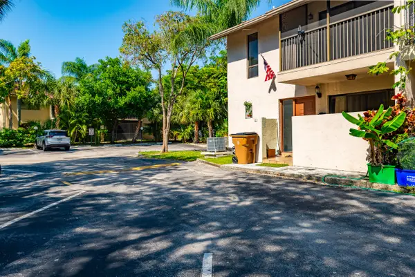 740 SE 1st Way #101, Deerfield Beach, FL 33441
