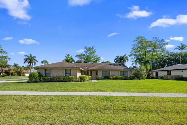 657 Juniper Place, Wellington, FL 33414