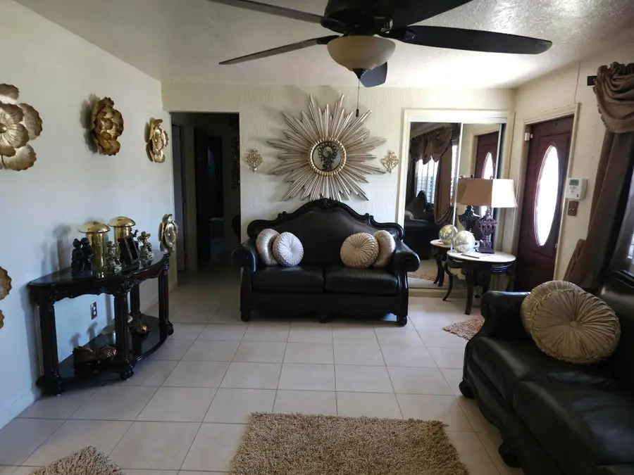 637 Dogwood Road, West Palm Beach, FL 33409 - #3