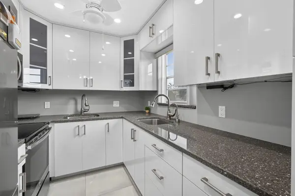160 Easthampton G, West Palm Beach, FL 33417