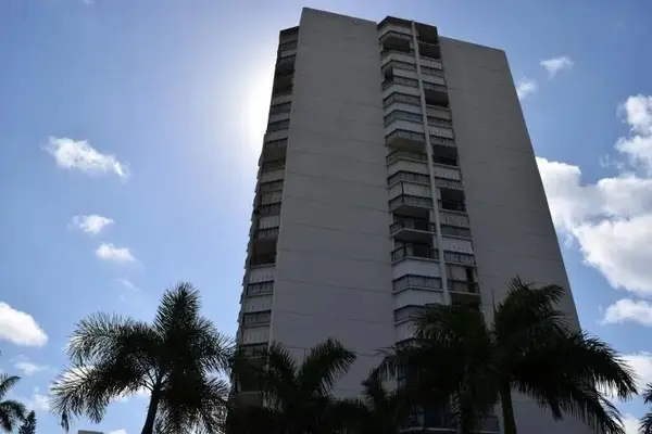 2425 Presidential Way #1905, West Palm Beach, FL 33401