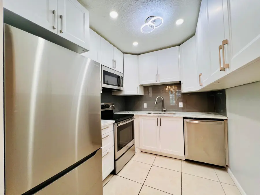 74 Berkshire C, West Palm Beach, FL 33417 - #2