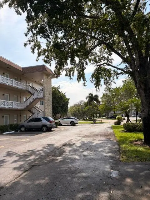 5103 NW 35th Street #401, Lauderdale Lakes, FL 33319