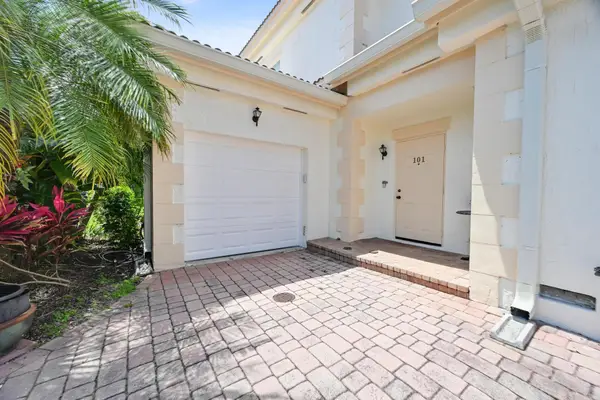 568 7th Square, Vero Beach, FL 32962
