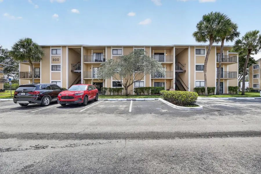 300 Palm Circle W #305, Pembroke Pines, FL 33025 - #2