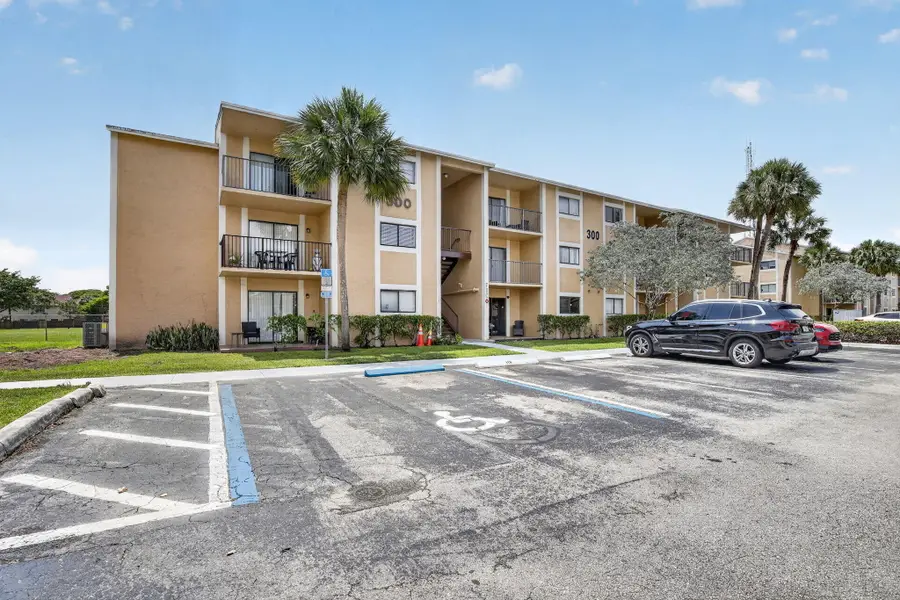 300 Palm Circle W #305, Pembroke Pines, FL 33025 - #3