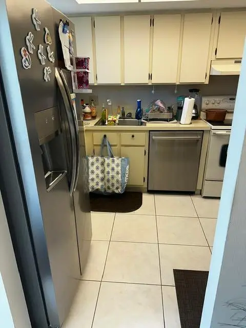 3186 Via Poinciana #306, ,, FL 33467