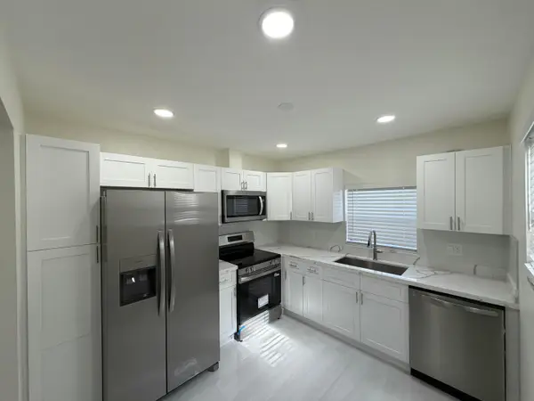 1823 Abbey Road, West Palm Beach, FL 33415