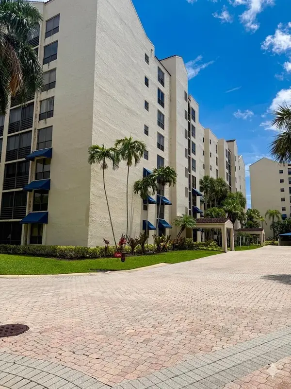 7564 Regency Lake Drive #202, Boca Raton, FL 33433