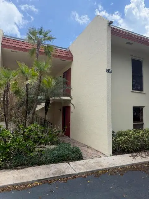 1700 Presidential Way #103, West Palm Beach, FL 33401
