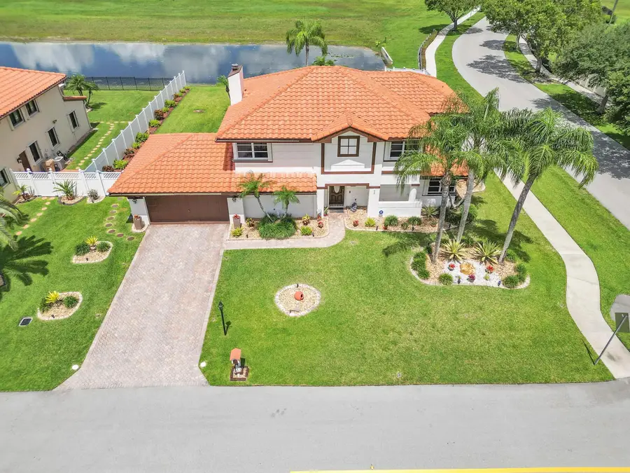 6431 Olde Moat Way, Davie, FL 33331 - #2