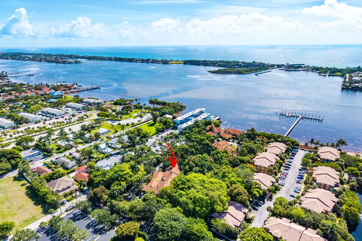 16 Via Lago, Boynton Beach, FL 33435 - #1