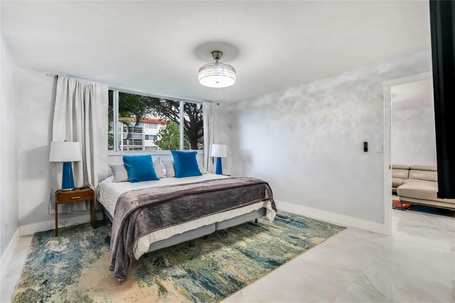 9523 S Hollybrook Lake Drive #102, Pembroke Pines, FL 33025 - #3